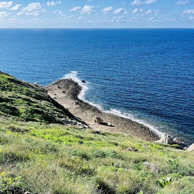 Paradise Bay Hike in Malta - Il-Minzel l-Abjad